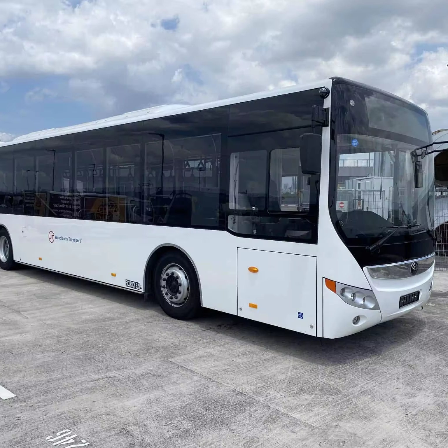 Free Shipping Used LHD Buses Yutong ZK6126 Luxury Coach With 8.9L Cummins Engine and 1480N.m Torque